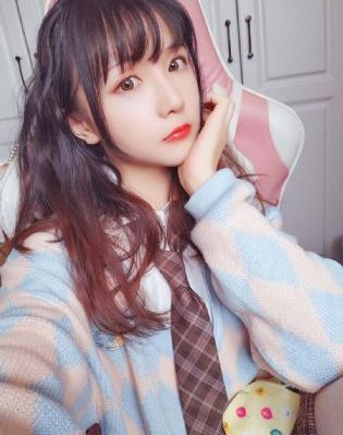 剪刀手美少女
